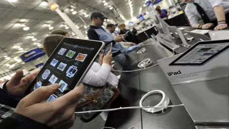 Ipad2 customer hands