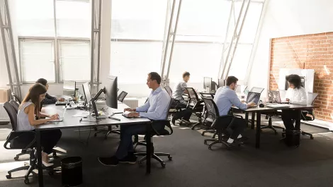 Kiwis keen to reduce workplace screen time - for a $250 bonus